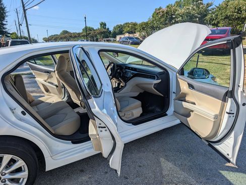 Used 2018 Toyota Camry LE FWD image 13