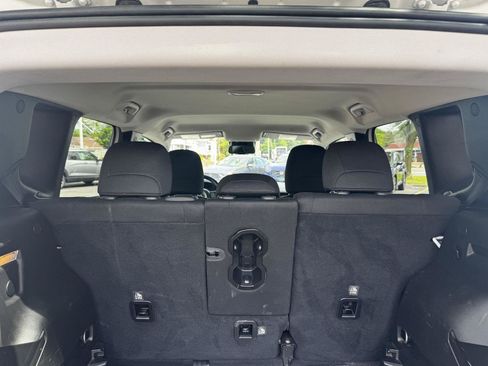 Used 2022 Jeep Renegade Trailhawk AWD/4WD image 9