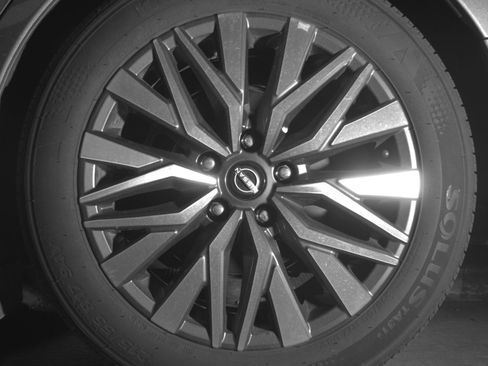 Used 2025 Nissan Altima 2.5 SV image 14