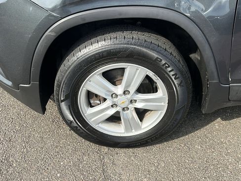 Used 2017 Chevrolet Trax LT w/ LT Convenience Package image 9