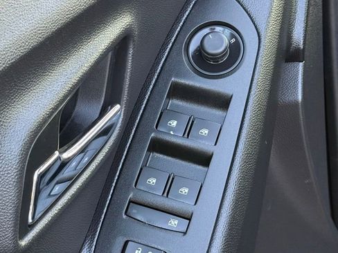 Used 2019 Chevrolet Trax LS image 17