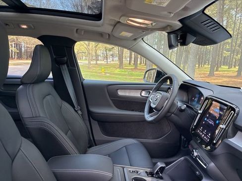 New 2026 Volvo XC40 B4 Core image 24