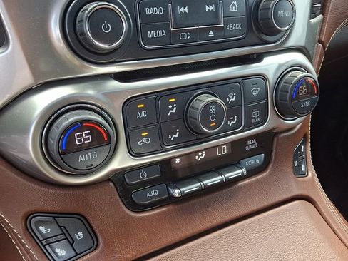 Used 2018 Chevrolet Suburban Premier AWD/4WD image 17