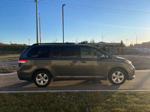 Used 2012 Toyota Sienna LE image 11