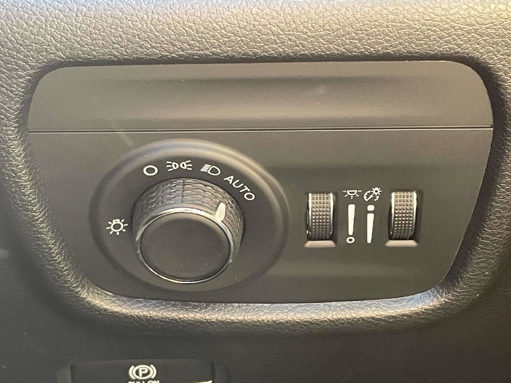 Certified 2024 Jeep Grand Cherokee Altitude RWD image 27