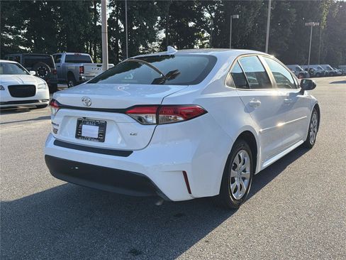 Used 2024 Toyota Corolla LE FWD image 5