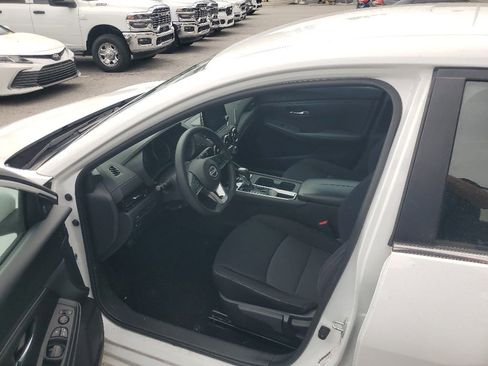 Used 2024 Nissan Sentra SV FWD image 9