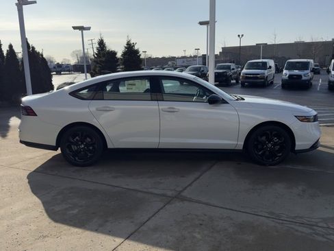 Certified 2025 Honda Accord SE image 2