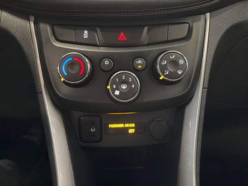 Used 2020 Chevrolet Trax LT w/ Driver Confidence Package AWD/4WD image 22