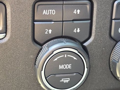 Used 2022 Chevrolet Silverado 1500 LTZ AWD/4WD image 9