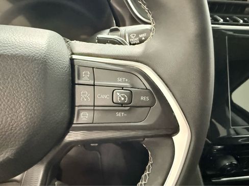 Used 2024 Jeep Grand Cherokee Laredo image 20