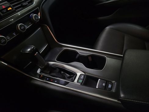 Used 2018 Honda Accord Sport image 26
