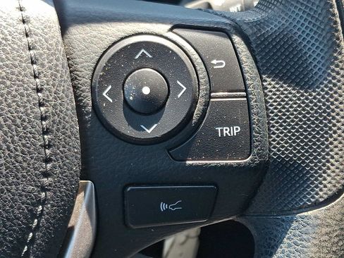 Used 2017 Toyota RAV4 LE AWD/4WD image 21