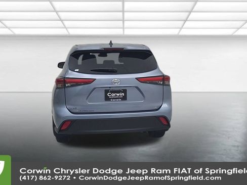 Used 2023 Toyota Highlander LE image 12