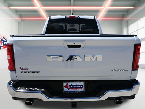Used 2025 RAM 1500 Laramie AWD/4WD image 32