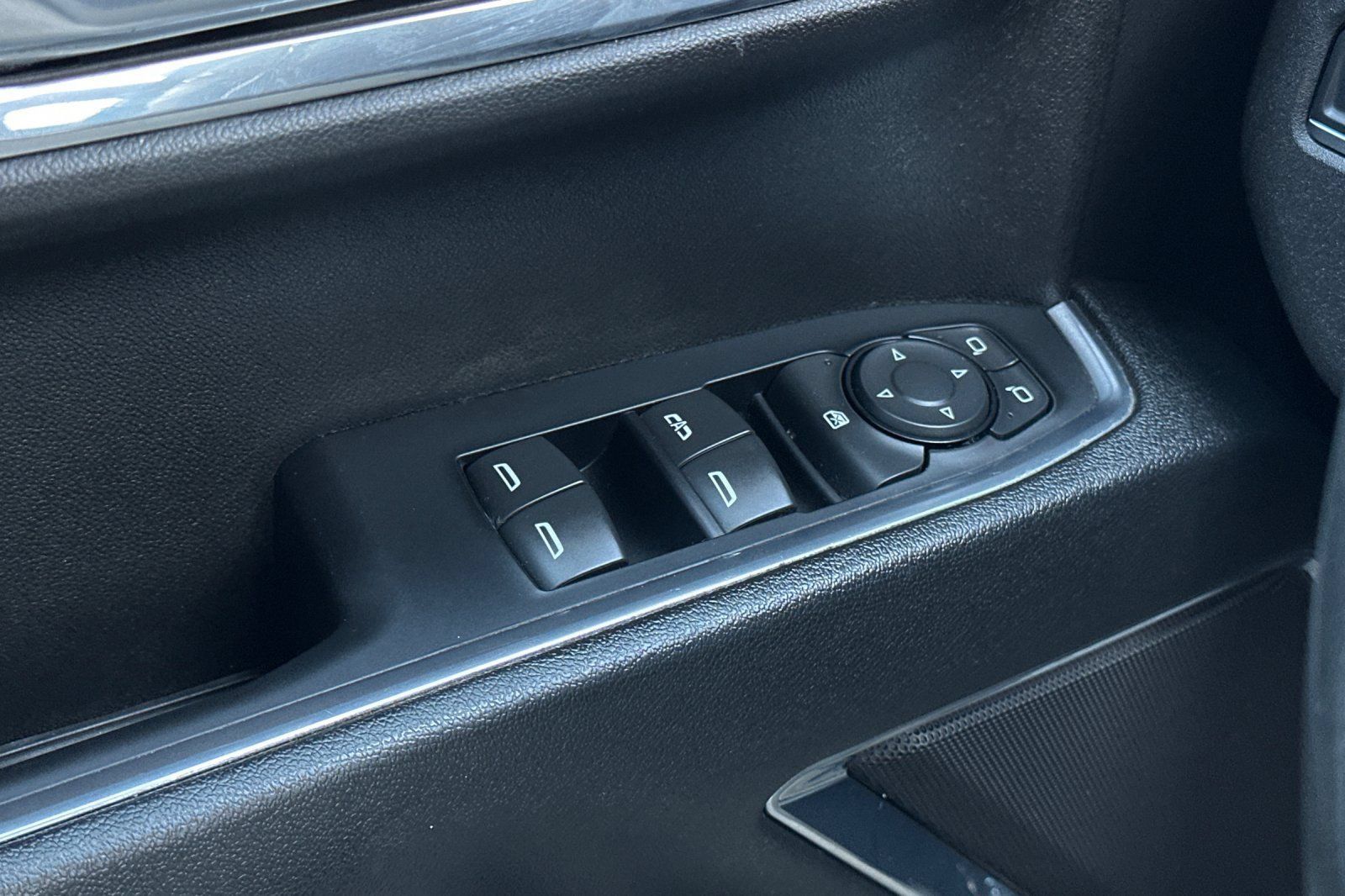Used 2023 Chevrolet Silverado 1500 LT RWD image 12