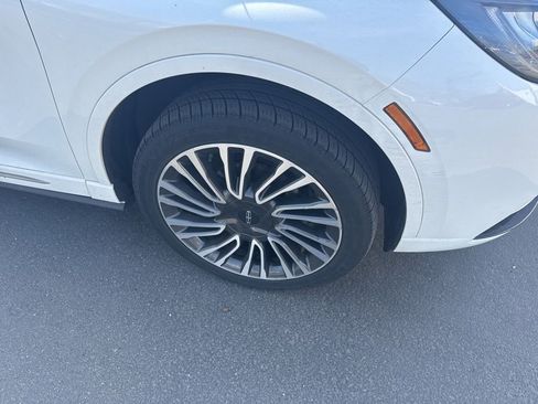 Used 2022 Lincoln Corsair AWD w/ Premium Package image 4