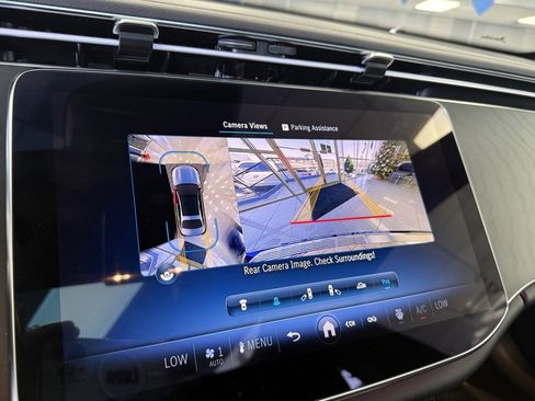 Used 2025 Mercedes-Benz E 350 Sedan image 11