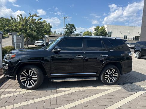 Used 2023 Toyota 4Runner Limited AWD/4WD image 3