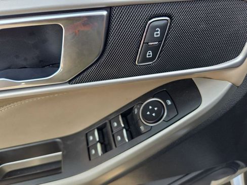 Used 2022 Ford Explorer XLT image 13