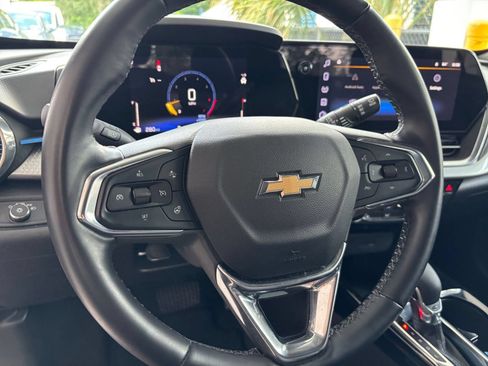 Used 2025 Chevrolet Trax LT w/ LT Convenience Package FWD image 28