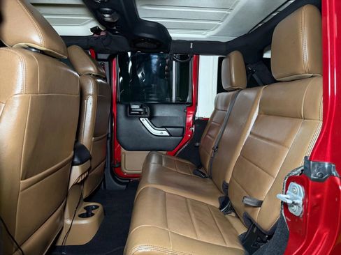 Used 2012 Jeep Wrangler Unlimited Sahara w/ Connectivity Group AWD/4WD image 7