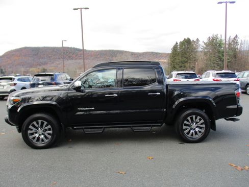 Used 2020 Toyota Tacoma Limited image 8