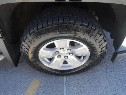Used 2018 Chevrolet Silverado 1500 LT AWD/4WD image 40