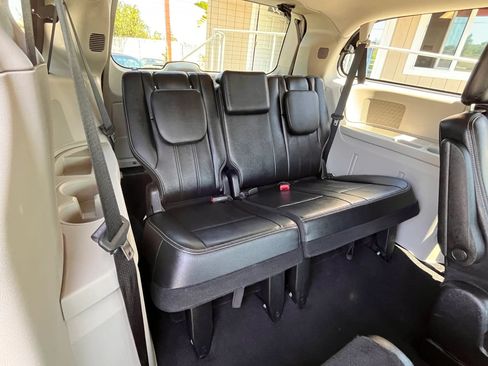 Used 2015 Chrysler Town & Country Touring FWD image 16