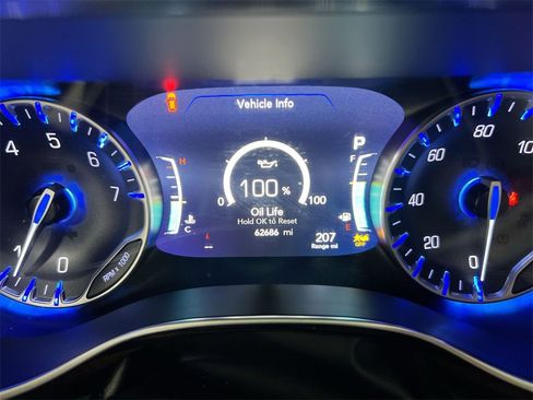 Used 2024 Chrysler Pacifica Limited image 13