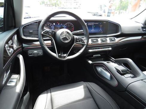 Used 2026 Mercedes-Benz GLS 450 4MATIC image 10