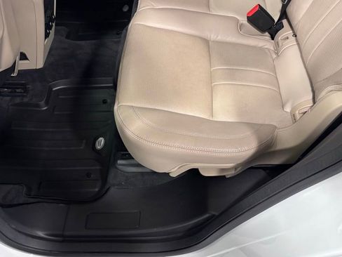 Used 2019 Land Rover Discovery Sport HSE AWD/4WD image 21