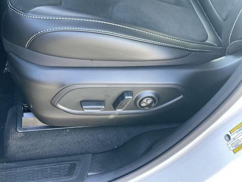 New 2025 Jeep Grand Cherokee Altitude image 12