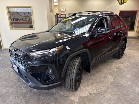 Used 2023 Toyota RAV4 XLE Premium image 3