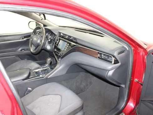 Used 2018 Toyota Camry LE FWD image 25