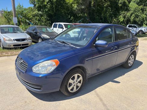 Used 2010 Hyundai Accent GLS image 1