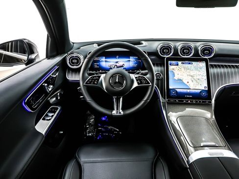 New 2025 Mercedes-Benz GLC 300 4MATIC image 4