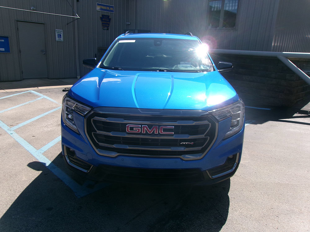 Used 2024 GMC Terrain AT4 w/ Infotainment Package II AWD/4WD image 2