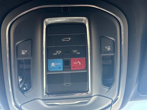 Used 2025 Jeep Grand Cherokee Limited AWD/4WD image 18