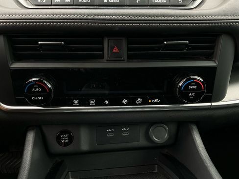 Used 2025 Nissan Rogue SV image 27