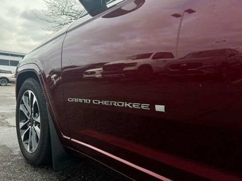 Certified 2022 Jeep Grand Cherokee Overland w/ Adv Protech Group III image 3