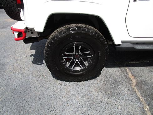 Used 2018 Jeep Wrangler Sahara w/ Dual Top Group AWD/4WD image 18