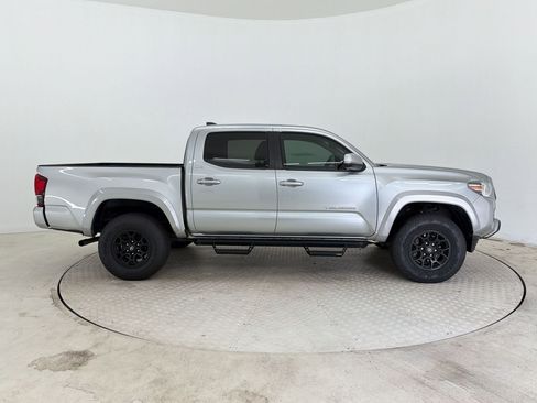 Used 2022 Toyota Tacoma SR5 w/ Technology Package RWD image 8