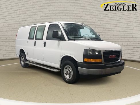 Used 2024 GMC Savana 2500 w/ Driver Convenience Package image 3