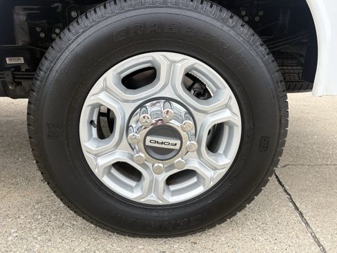 Used 2025 Ford F350 XLT w/ Snow Plow/Camper Package AWD/4WD image 18