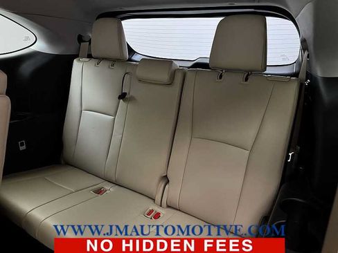 Used 2021 Toyota Highlander XLE AWD/4WD image 17