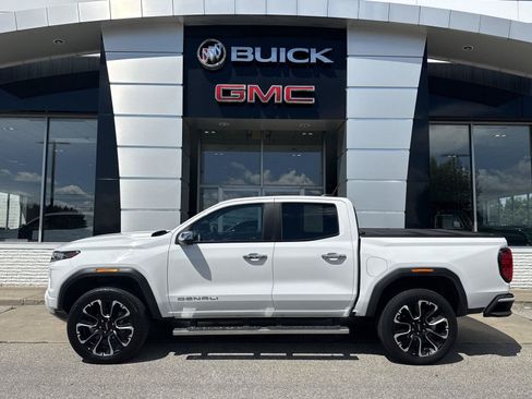 Used 2024 GMC Canyon Denali AWD/4WD image 3