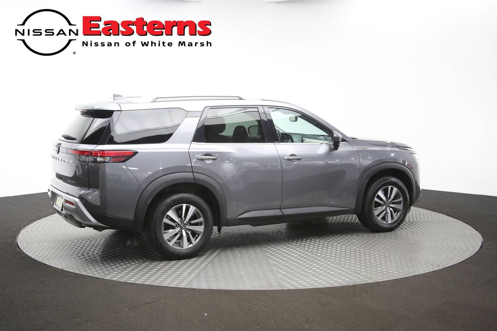 Used 2022 Nissan Pathfinder SL AWD/4WD image 43