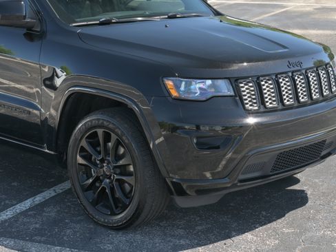 Used 2022 Jeep Grand Cherokee Laredo X image 28