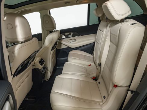 Used 2024 Mercedes-Benz GLS 580 4MATIC image 21